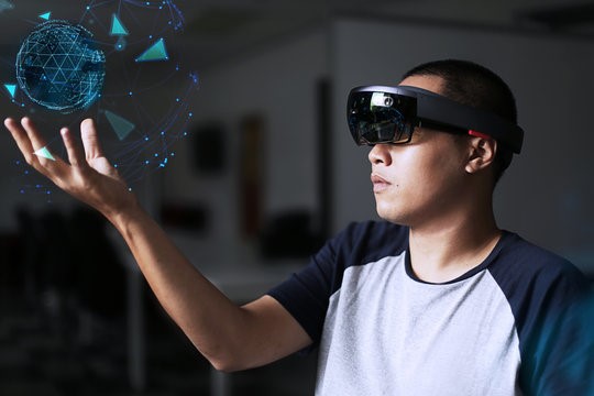Perbedaan Virtual Reality & Augmented Reality